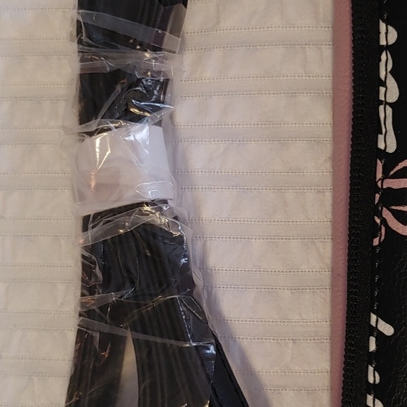 NWOT Betsey Johnson Luv Betsey Cross body Bag - Picture 5 of 11